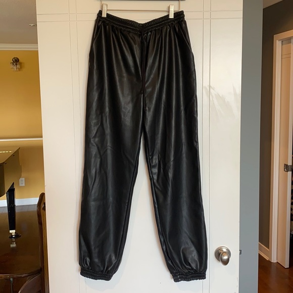 H:ours black leather pants - Picture 2 of 9